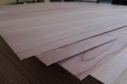 TERCIADO CEDRO LAMINADO 2,10*1,60 3 mm BBB